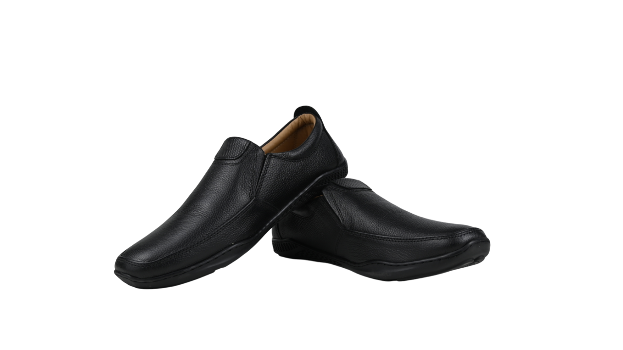 MetroMile Black Loafers