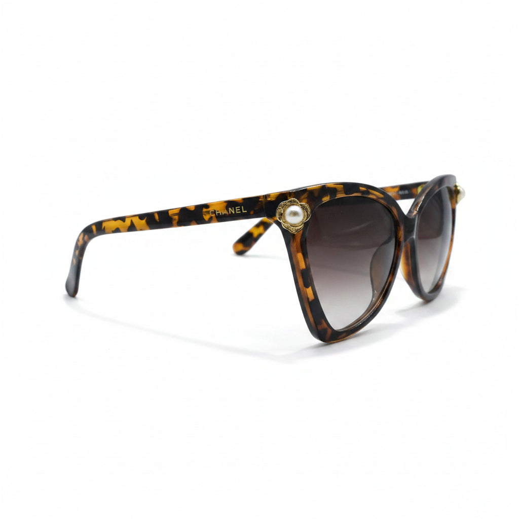 Oversized Butterfly Cat-Eye Sunglasses | Brown Tortoise Frame | Brown Gradient Lenses